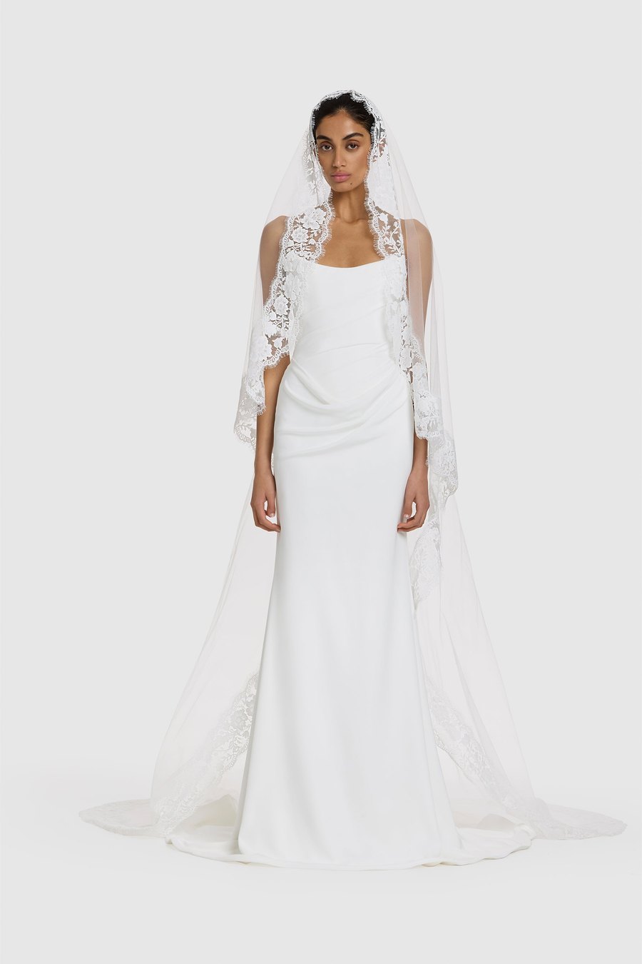 KYHA Studios Aelin, 250cm scalloped mantilla
